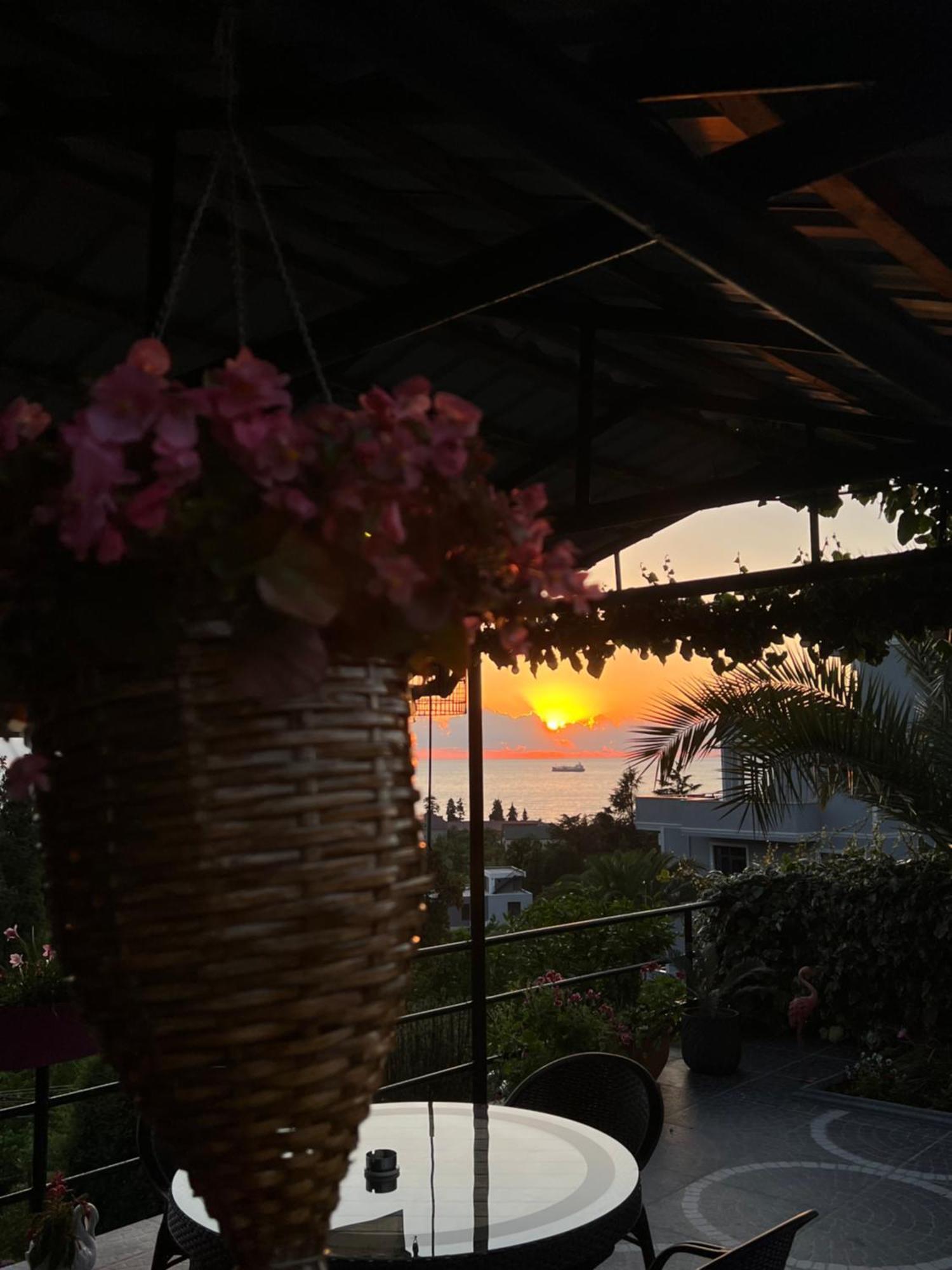 Hotel Kemeni Garden Batumi Exterior foto